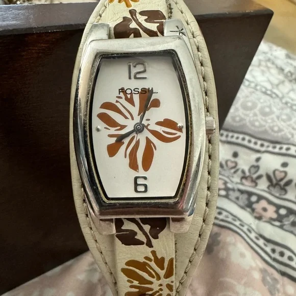Fossil Watch - leather floral strap - Picture 2 of 4